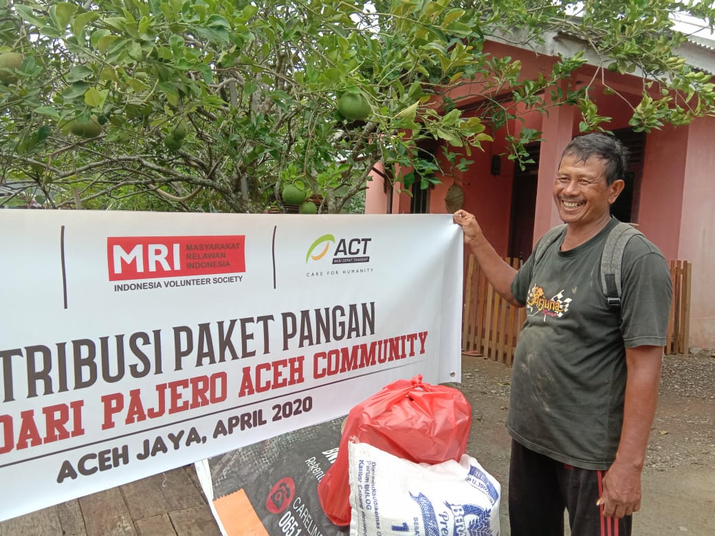 Bahagianya Mereka Terima Paket Pangan di Tengah Pandemi Covid-19