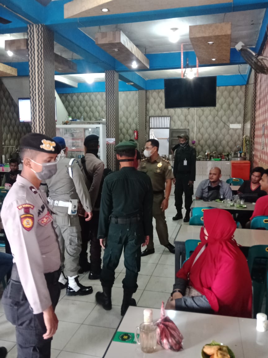 Tim Gabungan Turun ke Warung Kopi dan Pasar