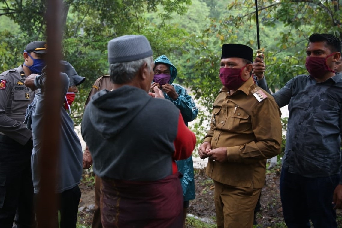 Bupati Jemput 8 Pemuda yang Isolasi Diri di Hutan Jalin