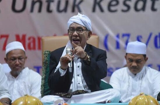 Pendiri sekaligus Pembina MPTT Asia Tenggara Abuya Syekh H. Amran Waly Al Khalidi