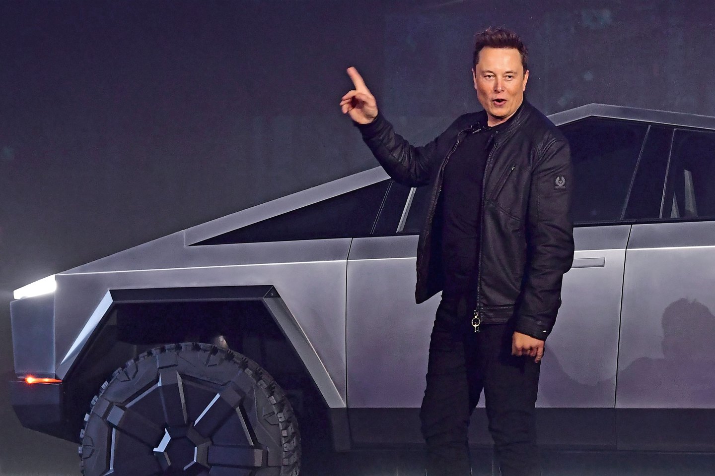 elon-musk-cybertruck