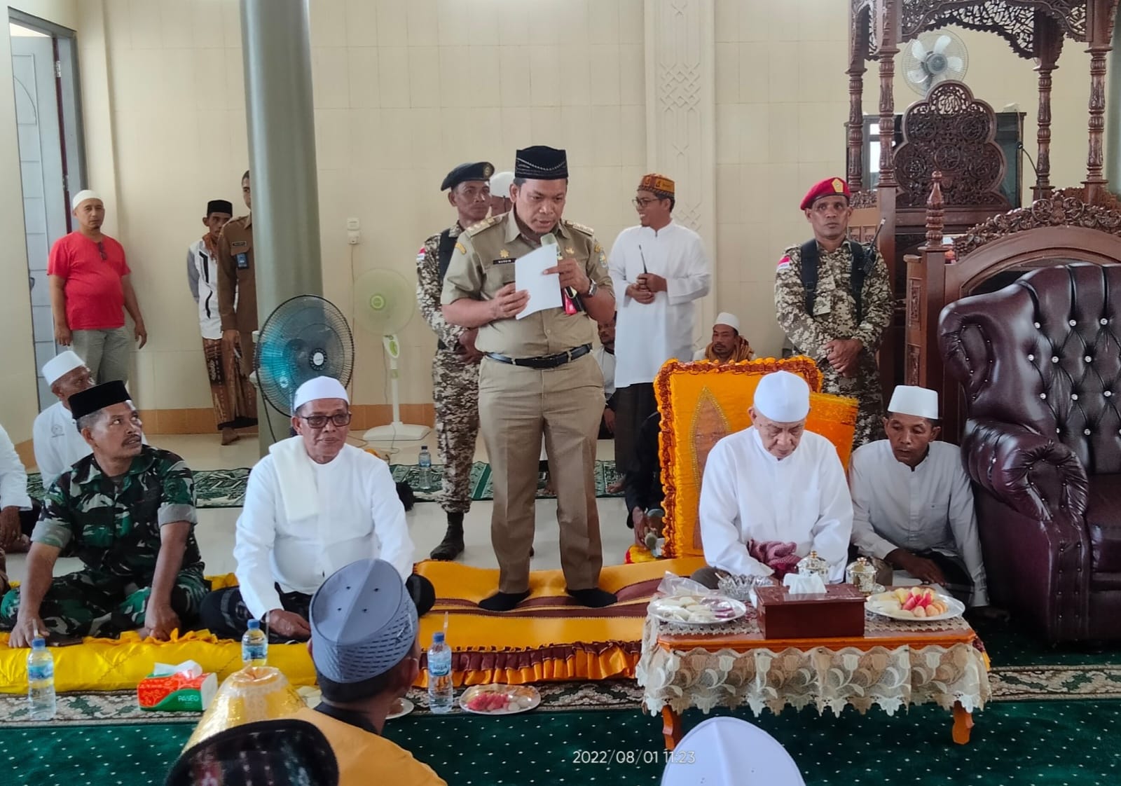 Pj Bupati Aceh Jaya Dr Nurdin menghadiri rateb seuribee yang digelar Majelis Pengkajian Tauhid Tasawuf Indonesia (MPTT-I) di Masjid Baitul Makmur Gampong Kedeu Krueng Sabee, Kecamatan Krueng Sabee, Senin (1/8)