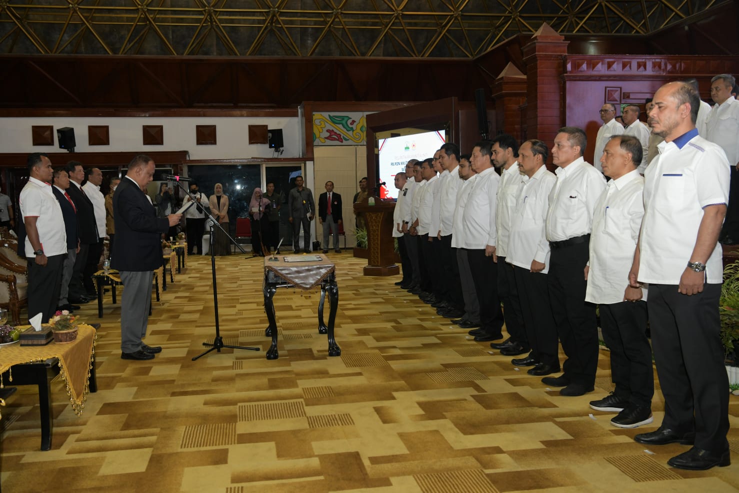 Ketua Umum KONI Pusat Letjen (Purn) Marciano Norman melantik Pengurus Besar Pekan Olahraga Nasional (PB PON) 2024 Wilayah Aceh di Anjong Mon Mata Banda Aceh, Selasa malam (2/8)