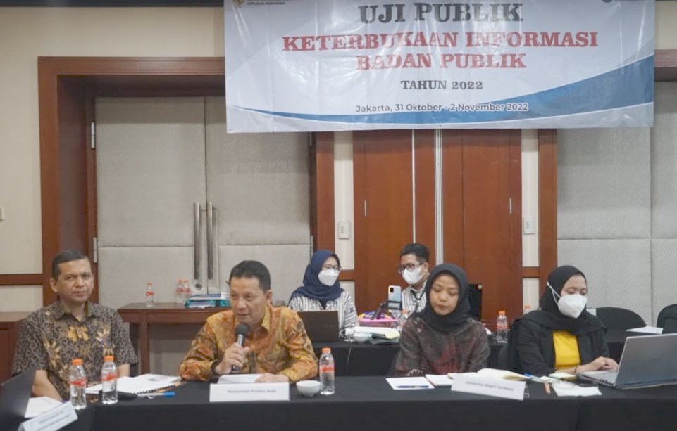 Pj Gubenur Aceh Achmad Marzuki didamping Kepala Diskominsa Aceh Marwan Nusuf menyampaikan presentasi Uji Publik Keterbukaan Informasi Badan Publik 2022 yang diselenggarakan Komisi Informasi Pusat di Redtop Hotel, Jakarta, Selasa (1/11) | INFOACEH.net Pj Gubenur Aceh Achmad Marzuki didamping Kepala Diskominsa Aceh Marwan Nusuf menyampaikan presentasi Uji Publik Keterbukaan Informasi Badan Publik 2022 yang diselenggarakan Komisi Informasi Pusat di Redtop Hotel, Jakarta, Selasa (1/11)