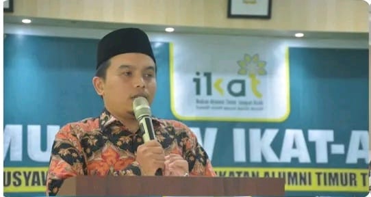 Tgk H Khalid Muddatstsir Lc MA menyampaikan sambutan setelah terpilih menjadi Ketua Ikatan Alumni Timur Tengah (IKAT) Aceh Periode 2023-2026, Ahad (19/2)