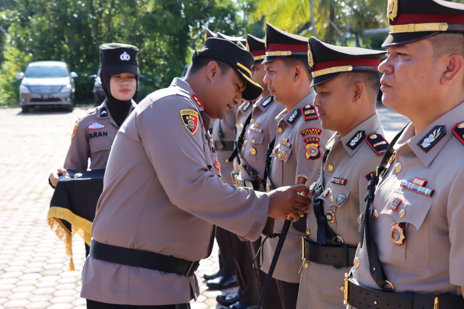 Kapolres Pidie Jaya AKBP Dodon Priyambodo memimpin sertijab enam perwira di jajarannya yang berlangsung di halaman Mapolres Pijay, Kamis (16/2)