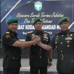 Pangdam IM Mayjen TNI Mohamad Hasan memimpin Upacara Serah Terima Jabatan Danrem 011/Lilawangsa dari Brigjen TNI Bayu Permana kepada Kolonel Kav Kapti Hertantyawan bertempat di Gedung Malahayati Makodam IM, Senin (6/3)