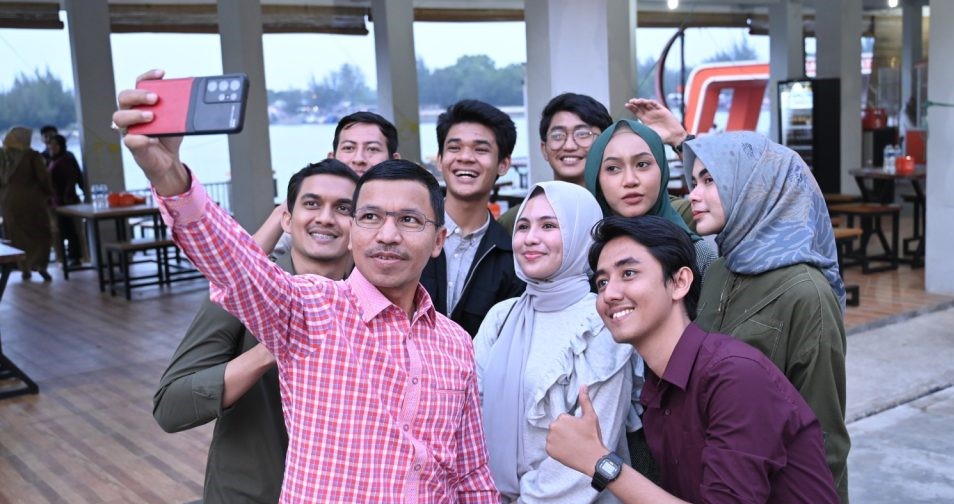 Ketua DPRK Banda Aceh Farid Nyak Umar bersama para Agam Inong Banda Aceh