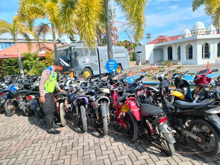 Sebanyak 56 sepeda motor atau berknalpot brong dan sebagian tanpa TNKB diamankan Satlantas Polres Pidie
