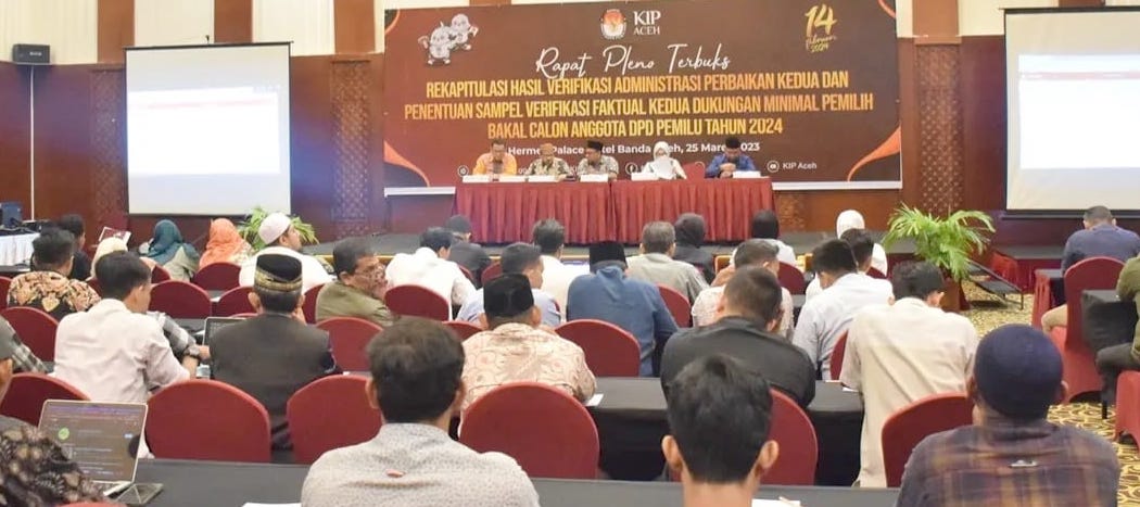 Rapat Pleno Terbuka Rekapitulasi Hasil Verifikasi Administrasi Perbaikan Kedua dan Penentuan Sampel Verifikasi Faktual Kedua Dukungan Minimal Pemilih Bakal Calon Anggota DPD Pemilu 2024 di Hotel Hermes Palace Banda Aceh, Sabtu (25/3)