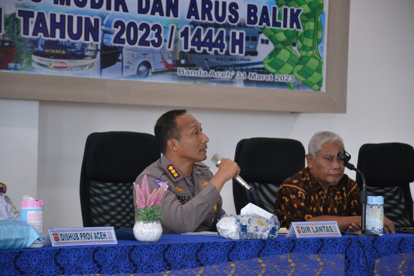 Ditlantas Polda Aceh menggelar rakor lintas sektoral untuk membahas kesiapan pengamanan arus mudik dan arus balik Lebaran Idul Fitri 1444 Hijriah di Aula Ditlantas Polda Aceh, Jum'at (31/3)