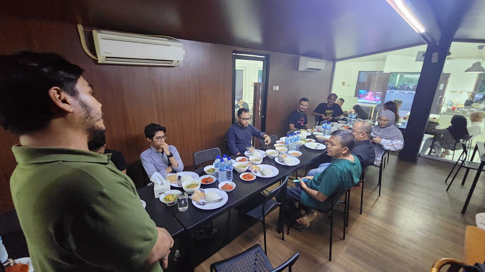 For-JAK menggelar buka puasa bersama di Warung Kopi Koetaradja & The Keude Kupi, Petojo Selatan, Gambir, Jakarta Pusat, Ahad sore (9/4)