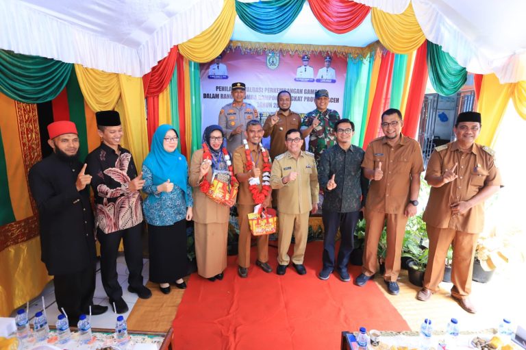 Tm penilai Provinsi Aceh melakukan verifikasi lapangan dan penilaian akhir ke Gampong Peunyeurat, Selasa (9/5)
