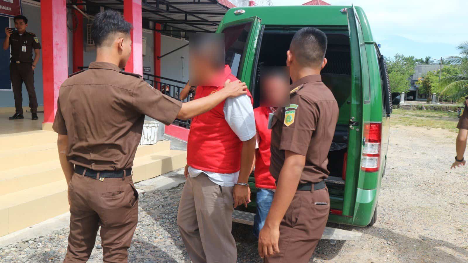 Kejari Aceh Jaya menetapkan Keuchik dan Kasi BPN Nagan Raya sebagai tersangka mafia tanah dan ditahan di Lapas Kelas III Calang, Aceh Jaya, Selasa (16/5)