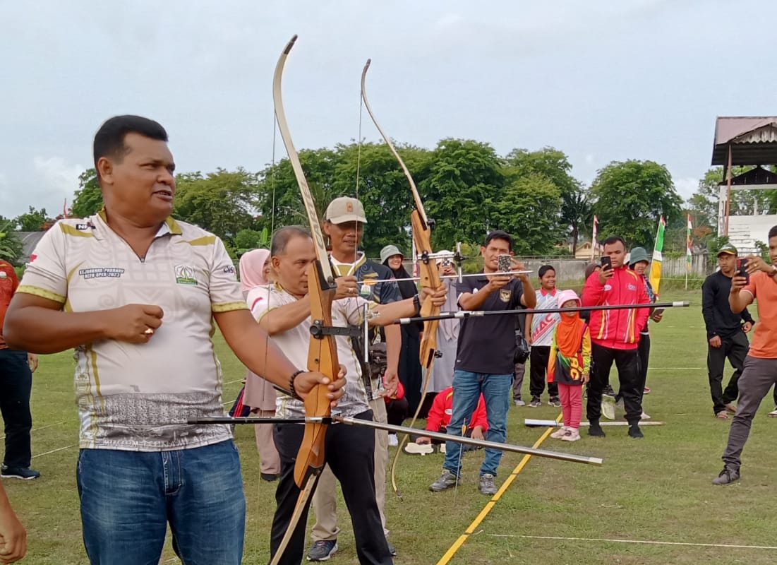 Pembukaan kejuaraan panahan terbuka Aceh atau Aceh Open di lapangan Stadion Mini Profesor Dr Ali Basyah Amin MA, Darussalam, Banda Aceh, Sabtu (29/4/2023)