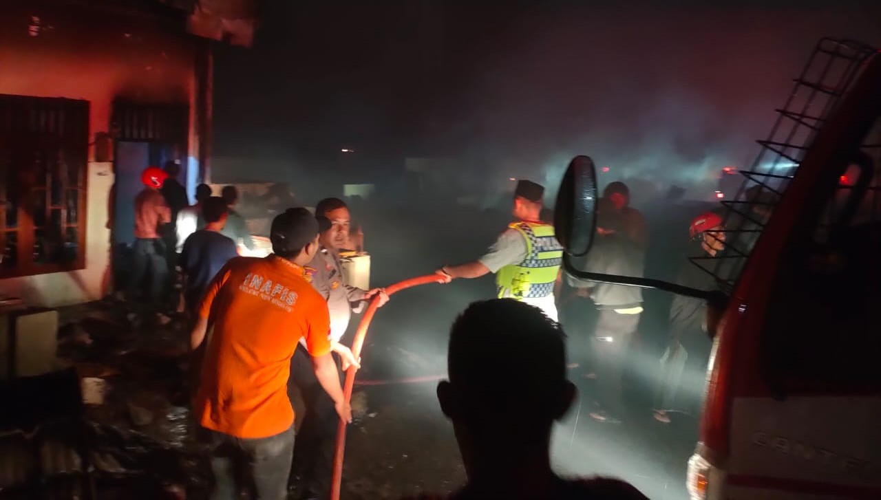 Sebanyak 38 unit rumah warga hangus terbakar di Dusun Pengkala, Pasar Lama Kota Blangkejeren Kabupaten Gayo Lues pukul 20.15 WIB, Selasa malam (2/5/2023)