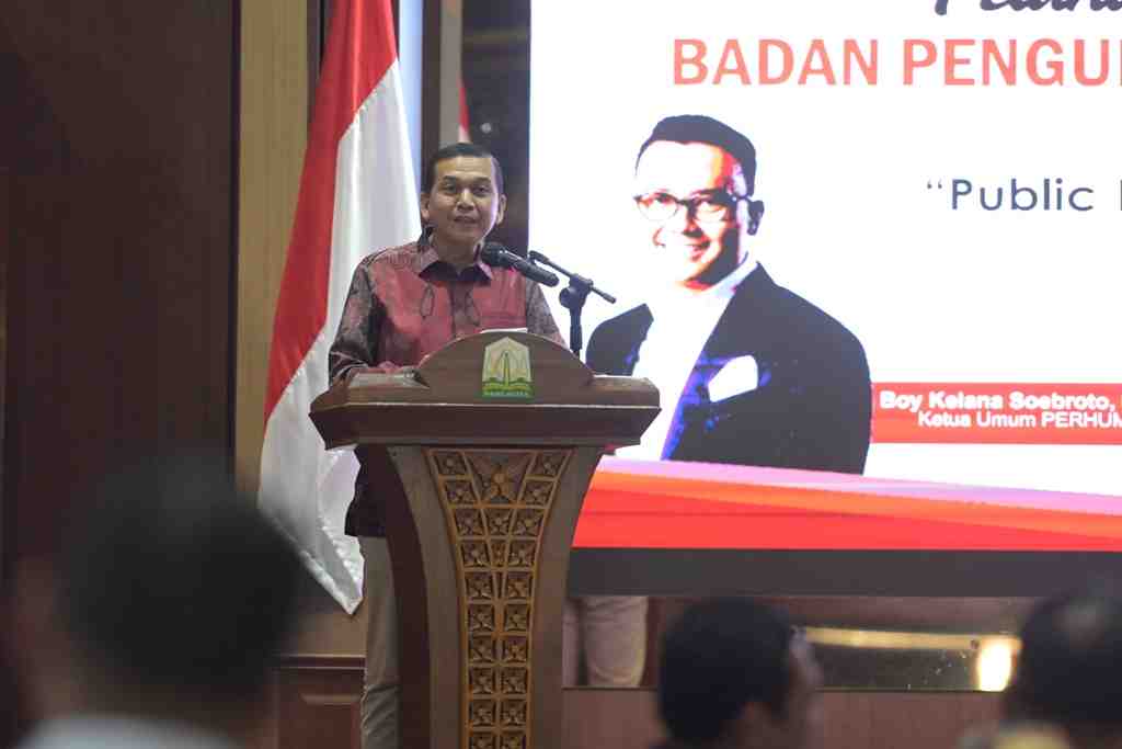 Kadis Komunikasi Informatika dan Persandian Aceh Marwan Nusuf mewakili Pj Gubernur Aceh memberikan sambutan pada pelantikan Pengurus BPC Perhumas Aceh Periode 2023-2026 di Anjong Mon Mata Banda Aceh, Sabtu (13/5)