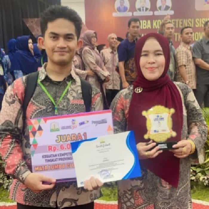 Farhan Aulianda, siswa kelas XII di SMKN 5 Banda Aceh, berhasil meraih juara pertama kompetisi Cyber Warrior tingkat nasional