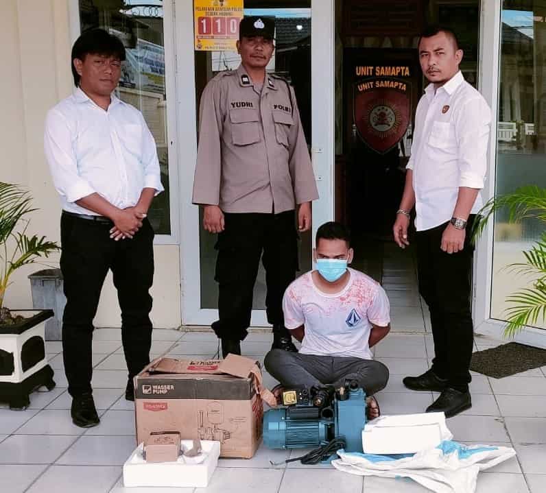 MTZ (34) warga Gampong Pineung, Banda Aceh, ditangkap polisi karena diduga melakukan pencurian mesin pompa air di SMKN 1, 2, 3 Banda Aceh, di kawasan Jalan Malikul Saleh, Lhong Raya