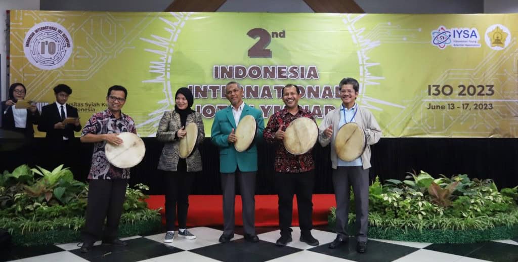 Pembukaan olimpiade internasional Internet of Thing (IoT) atau Indonesia International Internet of Things Olympiad 2023, di Gedung AAC Dayan Dawood, USK Banda Aceh, Selasa (13/6)