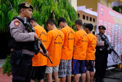 Satuan Resnarkoba Polres Aceh Utara menggagalkan peredaran narkoba jenis sabu seberat 2,2 kg dari 3 kasus yang menjerat 5 orang tersangka