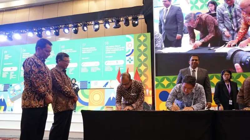 Penandatanganan Perjanjian tentang Komitmen Pelaksanaan Kegiatan Eksplorasi dan Pengembangan WK Panas Bumi Seulawah Agam antara PT PGE dan PT Pema, di Gedung ICE BSD, Tanggerang, Banten, Rabu (12/7)