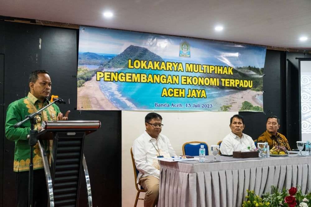 Pj Bupati Aceh Jaya Dr Nurdin membuka lokakarya bertema Pengembangan Ekonomi Terpadu Aceh Jaya yang didukung oleh Wildlife Conservation Society (WCS) Indonesia sebagai mitra BKSDA Aceh di Hotel Rasamala Banda Aceh, Kamis (13/7)
