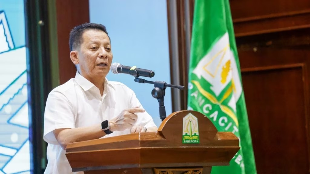 Pj Gubernur Aceh Achmad Marzuki, saat peluncuran Program Rampagoe PT PEMA, di Anjong Mon Mata, Banda Aceh, Kamis (20/7/2023)