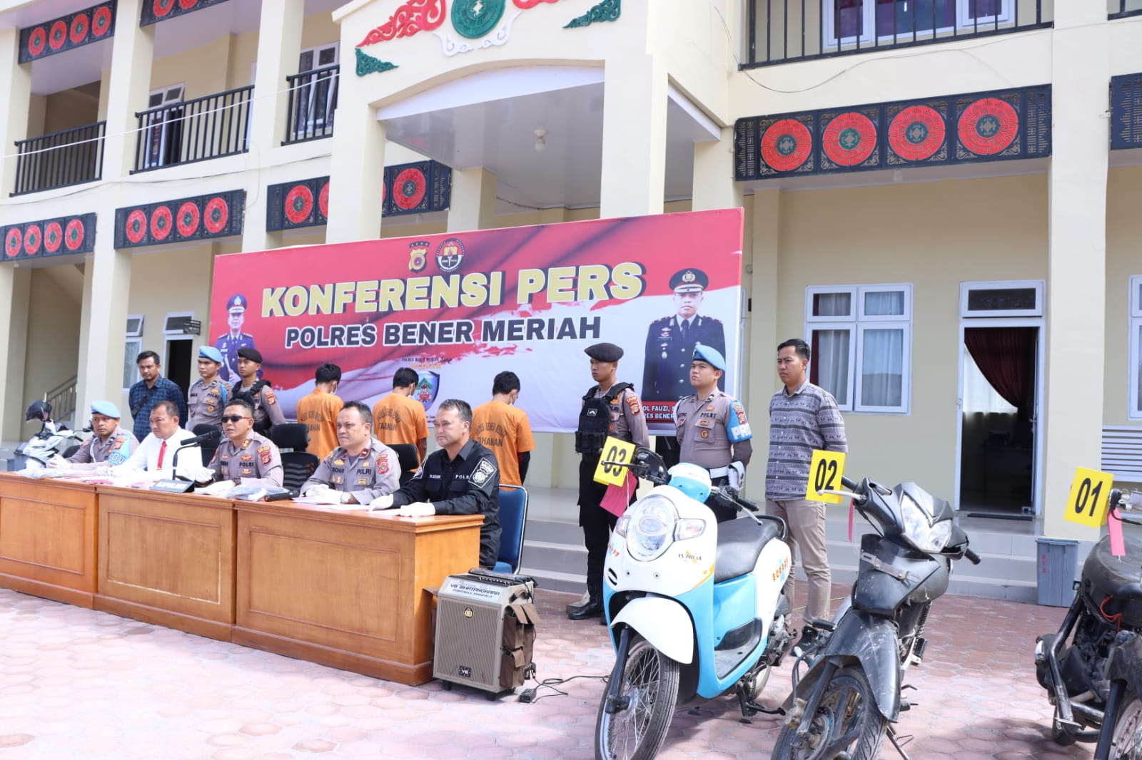 Kapolres Bener Meriah AKBP Nanang Indra Bakti memberikan keterangan pengungkapan kasus tindak pidana pencurian sepeda motor di wilayah hukum Polres Bener Meriah, Rabu (5/7)