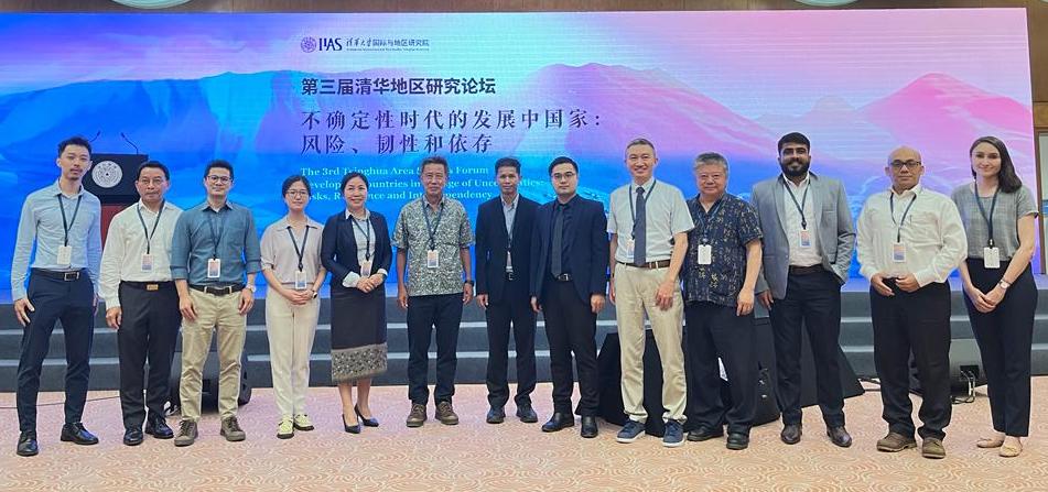 Dekan Fakultas Syariah dan Hukum UIN Ar-Raniry Dr Kamaruzzaman Bustamam Ahmad menjadi panelis dalam forum Studi Kawasan Tsinghua III, Beijing