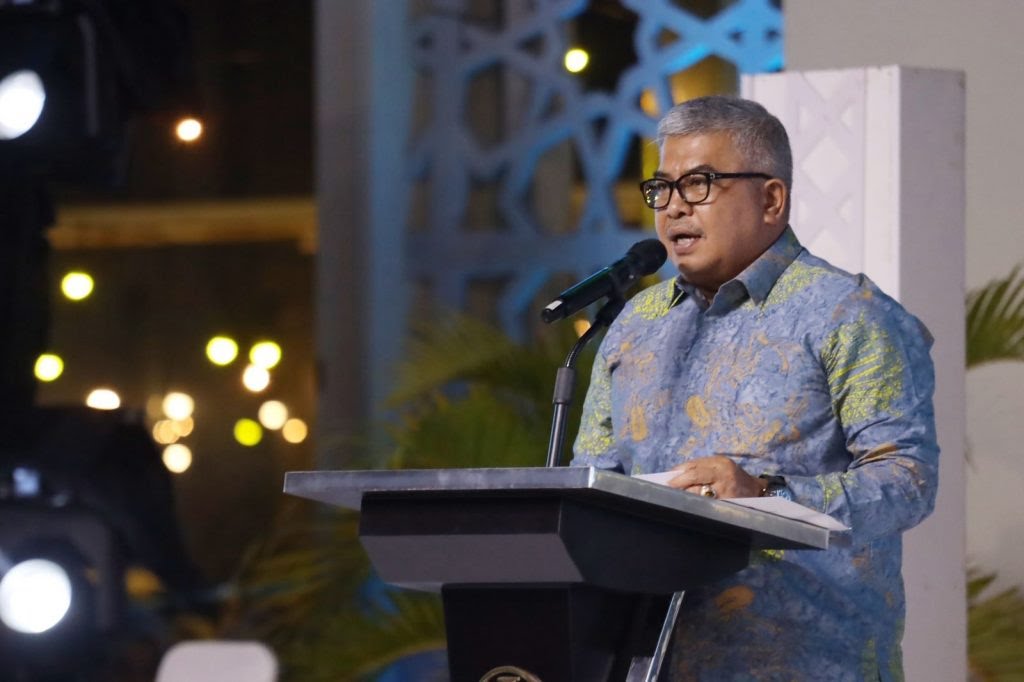 Sekda Aceh Bustami Hamzah menyampaikan sambutan saat membuka Festival Meuseuraya 2023 di Balee Meuseuraya Aceh (BMA), Sabtu malam (15/7)