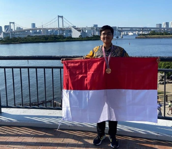 Muhammad Arif Khalfani Ismail alias Alfa, siswa SMA Fatih Bilingual School Banda Aceh meraih medali perunggu pada Olimpiade Fisika Internasional atau International Physics Olympiad (IPhO) 2023 di Tokyo, Jepang