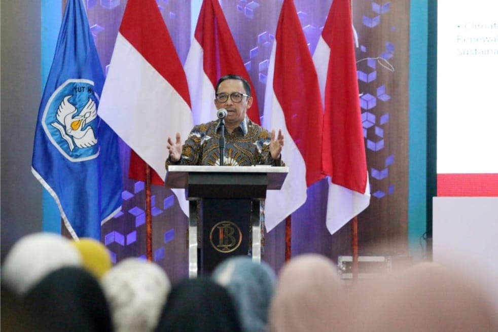 Deputi Gubernur Bank Indonesia Juda Agung membahas digitalisasi keuangan di Universitas Syiah Kuala Banda Aceh melalui kegiatan Kuliah Umum BI Mengajar 2023 di aula FMIPA, Senin (7/3)