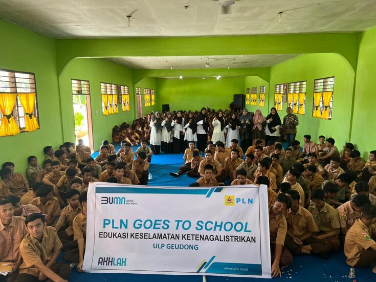 PT PLN ULP Geudong melaksanakan kegiatan Goes To School di SMAN 1 Samudera, Jum'at (11/8)