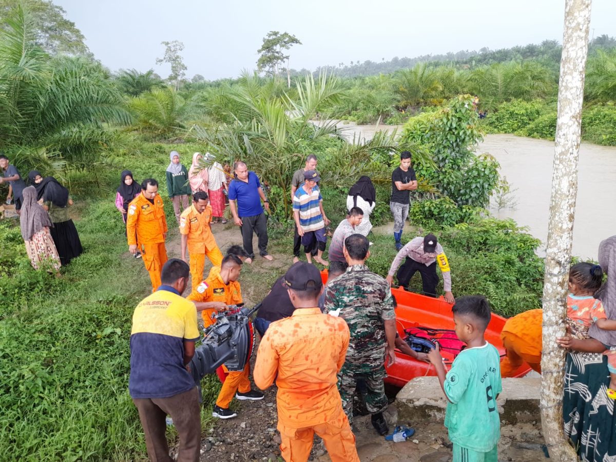 Dua anak yang hilang terseret arus sungai di Gampong Serdang Kecamatan Pirak Timu, Aceh Utara ditemukan dalam kondisi meninggal dunia, Jum'at (18/8)