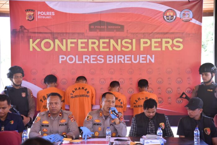 Kapolres Bireuen AKBP Jatmiko memberikan keterangan pengungkapan kasus narkotika yang terjadi dalam wilayah kabupaten tersebut