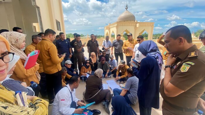 Sidang lapangan perkara dugaan tindak pidana korupsi pembangunan Monumen Samudera Pasai, Selasa (29/8) di Desa Beuringen, Kecamatan Samudera, Aceh Utara
