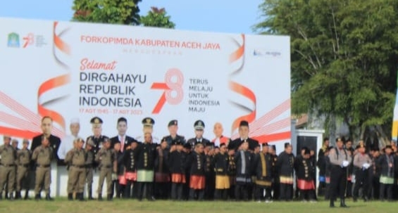 Pj Bupati Aceh Jaya Dr Nurdin memimpin upacara HUT ke-78 Kemerdekaan RI di halaman Kantor Bupati setempat, Kamis (17/8), yang berlangsung khidmat