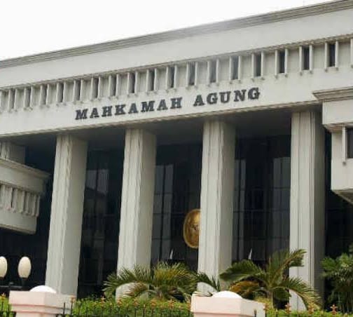 Hakim Agung MA mengabulkan permohonan Kasasi JPU Kejari Aceh Besar, dan menjatuhkan pidana kepada Azwir Basyah alias Toke Wir, terdakwa pembunuhan di Indrapuri dengan hukuman 20 tahun penjara