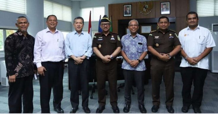 Rektor USK Prof Marwan didampingi Wakil Rektor menerima kunjungan kerja Kajati Aceh Bambang Bachtiar SH MH ke kampus USK, 8 Agustus 2023