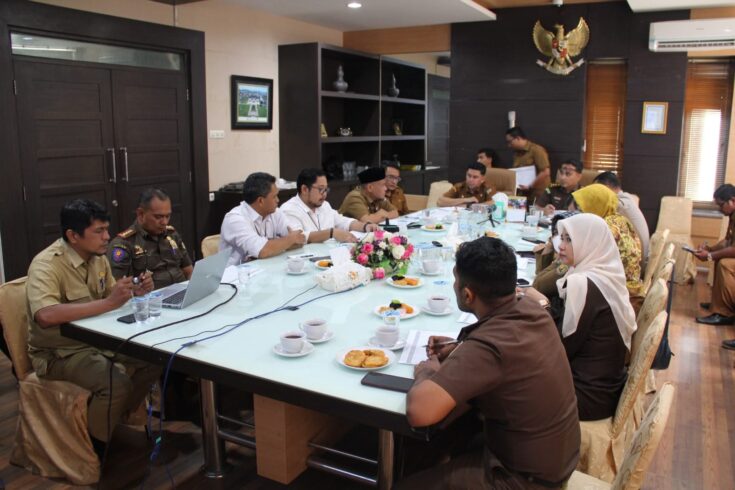 Rapat koordinasi dan evaluasi tindak lanjut penyelesaian pajak daerah yang tertunggak di ruang rapat Sekda Kota Banda Aceh