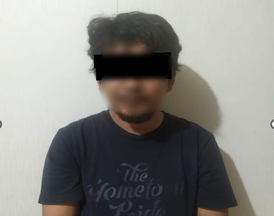 Tim Subdit 3 Ditresnarkoba Polda Aceh menangkap kurir ganja lintas provinsi berinisial AA (34) di Banda Aceh