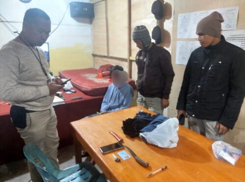 Seorang pria berinisial RN (26), warga Gayo Lues, menyerahkan diri ke polisi usai melakukan pembunuhan terhadap istrinya KS (32) warga Gayo Lues, dengan lokasi TKP pembunuhan di pegunungan Bur Desa Leme Kecamatan Blangkejeren