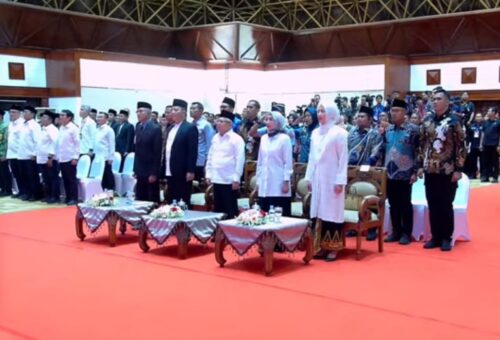 Wapres Ma’ruf Amin didampingi Ibu Hj Wury Amin dan Pj Gubernur Aceh Achmad Marzuki menghadiri pengukuhan Komite Daerah Ekonomi dan Keuangan Syariah Provinsi Aceh di Anjong Mon Mata Banda Aceh Kamis (7/9)