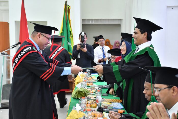 UIN Ar-Raniry meluluskan 2.162 wisudawan program sarjana dan pascasarjana pada Rapat Senat Terbuka Wisuda Gelombang III Tahun Akademik 2022/2023. Wisuda berlangsung 19-21 September 2023 di Auditorium Prof Ali Hasjmy Darussalam
