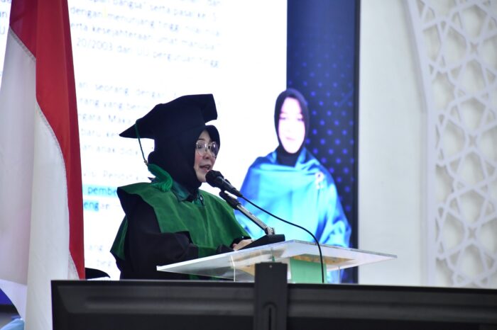 Anggota DPR RI asal Aceh Illiza Sa'aduddin Djamal menyampaikan orasi ilmiah dengan tema “Peta Akhlak Pendidikan Kita" pada wisuda UIN Ar-Raniry Banda Aceh, di Auditorium Prof Ali Hasjmy Darussalam, Selasa (19/9)
