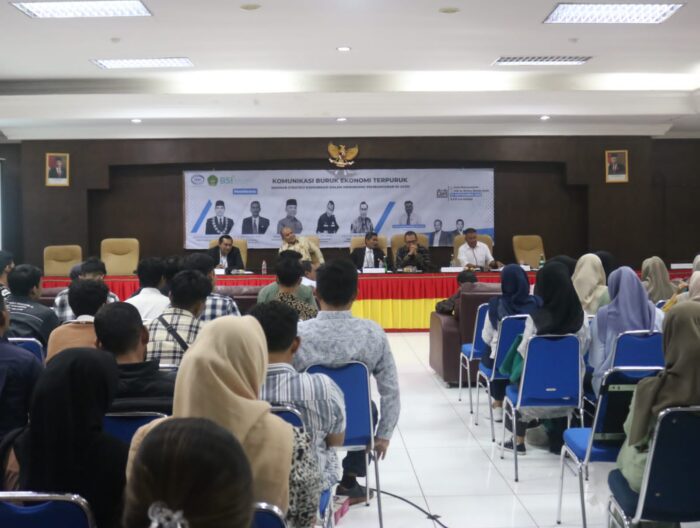 ISKI Aceh bekerja sama dengan UIN Ar-Raniry menggelar seminar strategi komunikasi dalam menunjang pembangunan di Aceh dengan tema "Komunikasi Buruk Ekonomi Terpuruk", Rabu (27/9) di aula Pascasarjana UIN Ar-Raniry