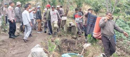 Penemuan mayat seorang laki-laki tergantung di kebun kopi Kecamatan Bener Kelipah, Bener Meriah, Selasa (5/9)