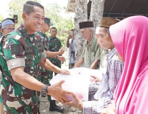 Pangdam IM Mayjen TNI Novi Helmy Prasetya, mengunjungi dua desa pelosok di pedalaman Aceh Besar yaitu Gampong Siron Blang Kecamatan Cot Glie dan Gampong Panca Kubu Kecamatan Lembah Seulawah, pada Kamis dan Jum'at (7-8/9)