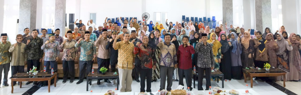 Rapat khusus kepala sekolah terkait upaya preventif perilaku negatif para remaja usia sekolah di Kota Banda Aceh dan Aceh Besar di Aula Cabdisdik setempat, Sabtu 9 September 2023.